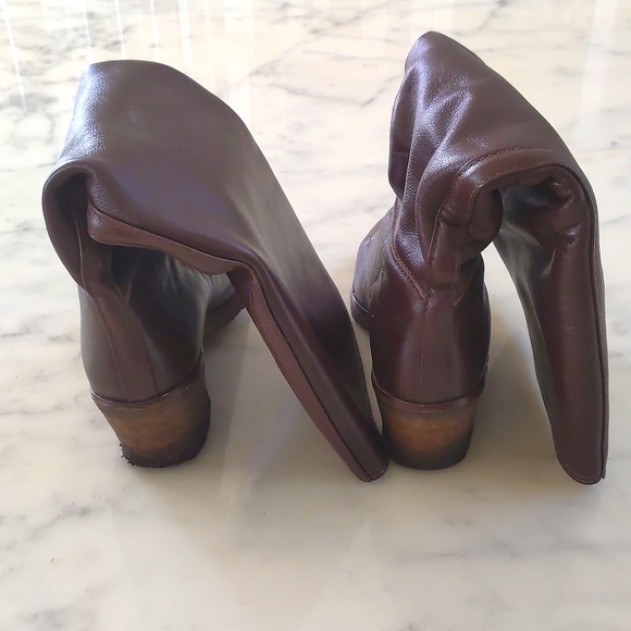 Woman's Leather pull on boots with faux fur inside and strong/non-slip sole. - Picture 4 of 6